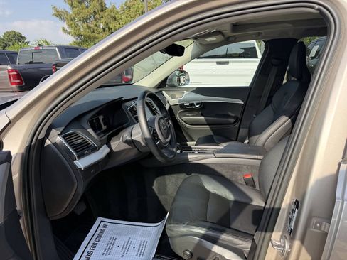 Used 2023 Volvo XC90 B5 Core AWD/4WD image 7