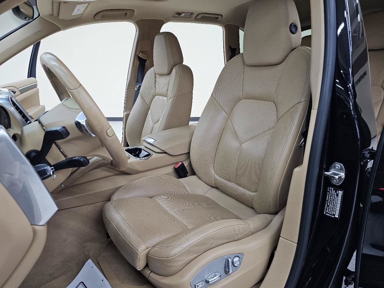 Used 2014 Porsche Cayenne S w/ Comfort Plus Package AWD/4WD image 17