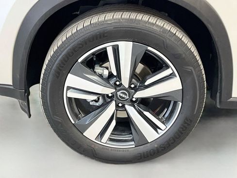 Used 2025 Nissan Rogue SL w/ SL Premium Package AWD/4WD image 32