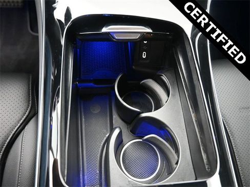 Used 2025 Mercedes-Benz GLC 350e 4MATIC image 4