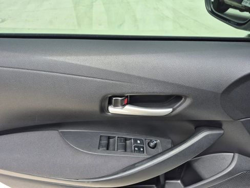 Used 2020 Toyota Corolla LE FWD image 11
