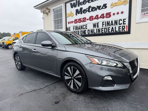 Used 2022 Nissan Altima 2.5 SV FWD image 2
