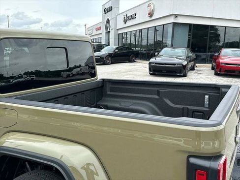 Certified 2025 Jeep Gladiator Sport w/ Premium Package AWD/4WD image 12