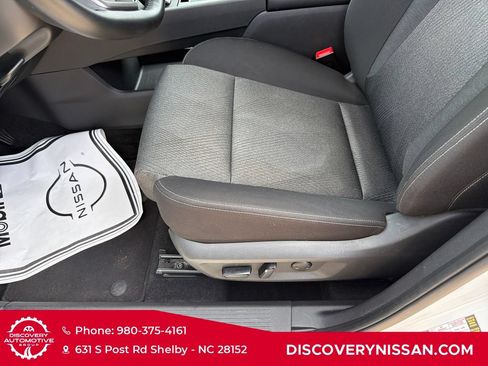 Certified 2025 Nissan Rogue SV FWD image 12
