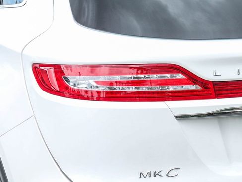 Used 2019 Lincoln MKC Reserve w/ MKC Technology Package FWD image 11