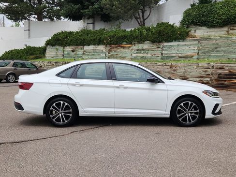 Certified 2025 Volkswagen Jetta Sport image 2