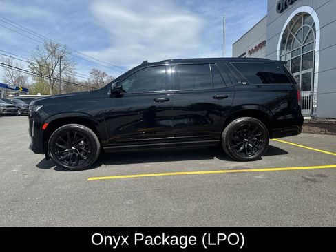 Used 2022 Cadillac Escalade Sport Platinum w/ LPO, ONYX Package AWD/4WD image 3