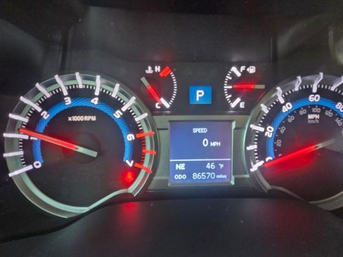 Used 2014 Toyota 4Runner Limited image 11