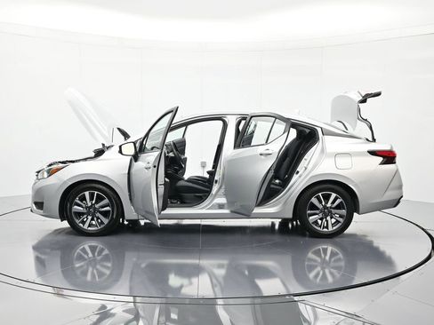 Used 2023 Nissan Versa SV image 43