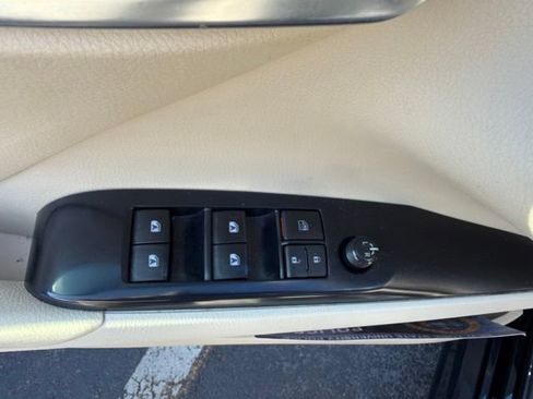 Used 2018 Toyota Camry LE w/ Convenience Package FWD image 11