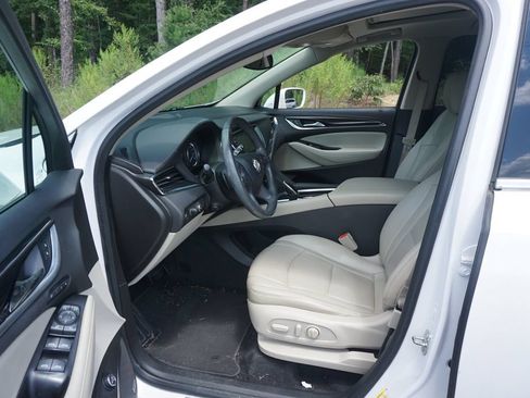 Used 2018 Buick Enclave Premium w/ Experience Buick Package FWD image 2