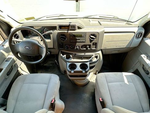 Used 2015 Ford E-450 and Econoline 450 Super Duty w/ Power Windows & Locks Group RWD image 10
