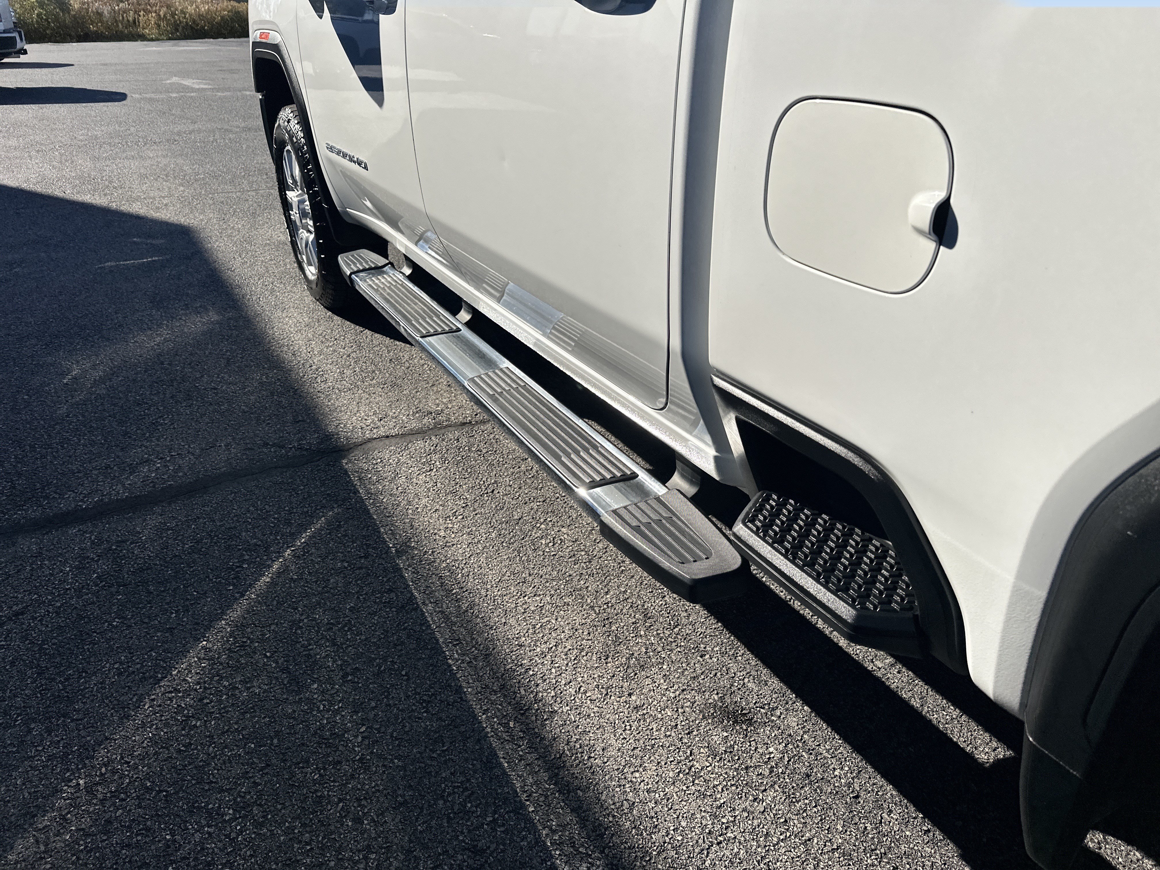Certified 2020 GMC Sierra 2500 SLT w/ SLT Convenience Package AWD/4WD image 9