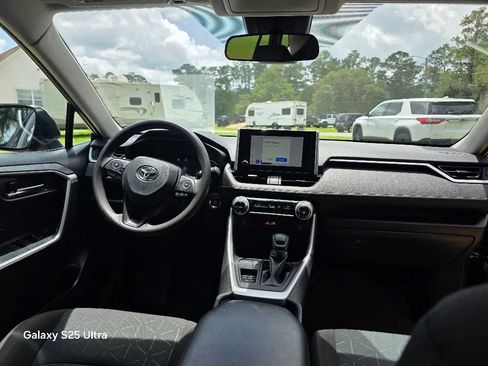 Used 2023 Toyota RAV4 XLE FWD image 7