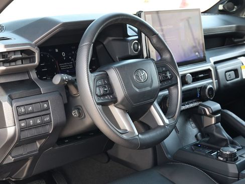 Used 2025 Toyota 4Runner Limited AWD/4WD image 14