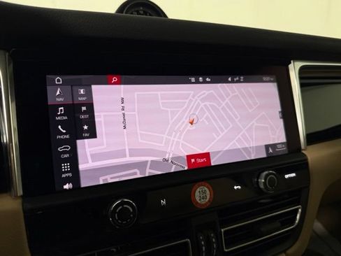 Used 2025 Porsche Macan AWD/4WD image 17