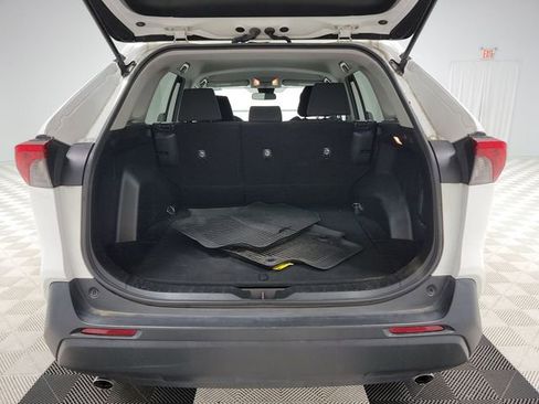 Used 2021 Toyota RAV4 LE image 16