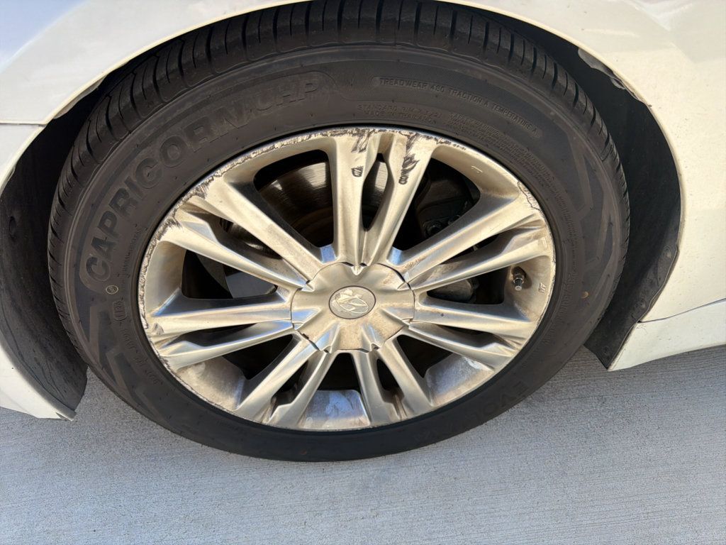 Used 2012 Hyundai Genesis 3.8 w/ Premium Pkg RWD image 2