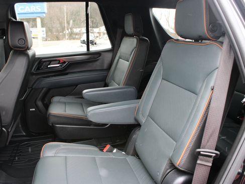 Used 2025 GMC Yukon AT4 w/ LPO, Floor Liner Package image 17