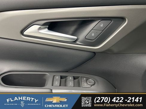 Used 2025 Chevrolet Traverse LT image 21