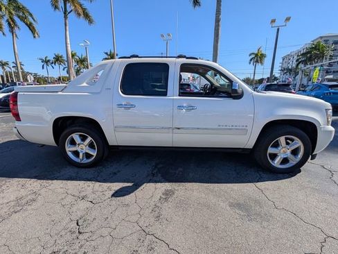 Used 2012 Chevrolet Avalanche LTZ image 21