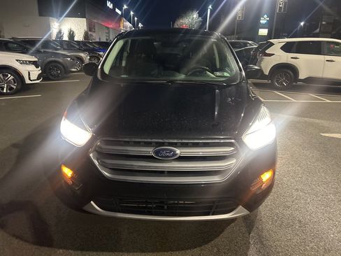 Used 2017 Ford Escape SE image 2