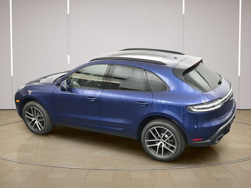 Certified 2026 Porsche Macan AWD/4WD image 34