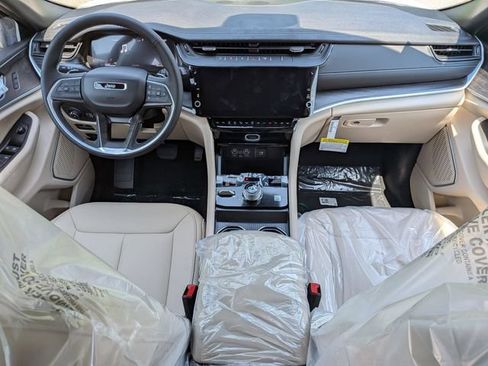 New 2026 Jeep Grand Cherokee Limited AWD/4WD image 16