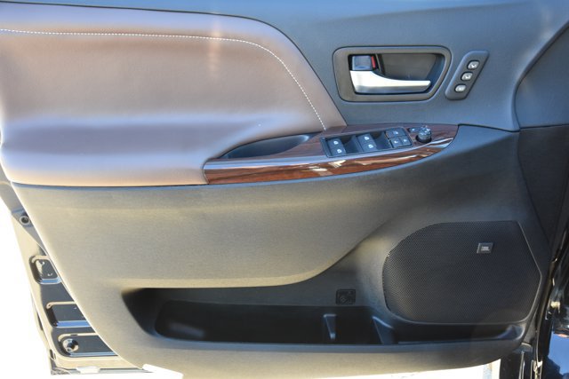 Used 2019 Toyota Sienna Limited Premium FWD image 11