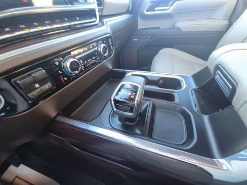 Used 2022 GMC Sierra 1500 SLT image 30