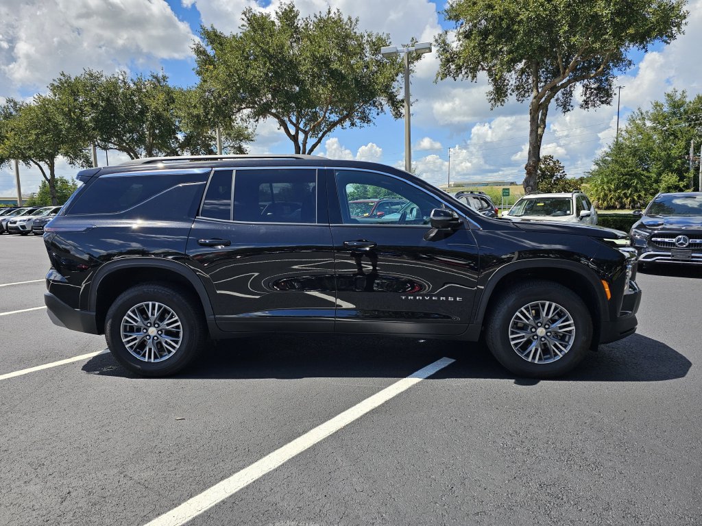 Used 2026 Chevrolet Traverse LT w/ Driver Confidence Package FWD image 2