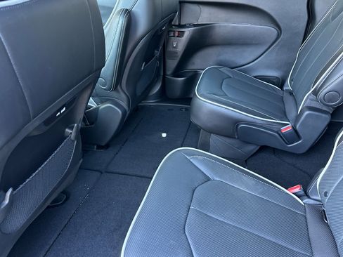 New 2026 Chrysler Pacifica Limited w/ S Appearance Package image 12