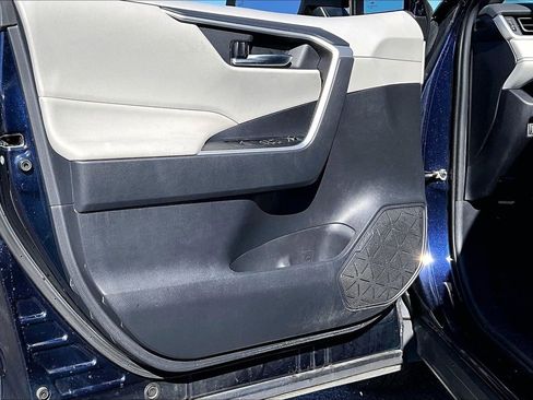 Used 2019 Toyota RAV4 XLE w/ Convenience Package image 17