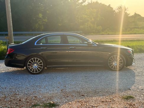 Used 2017 Mercedes-Benz E 300 E 300 4MATIC Sedan 4D image 6