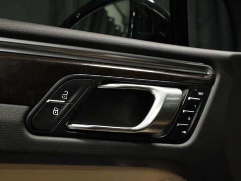 Certified 2026 Porsche Macan AWD/4WD image 26