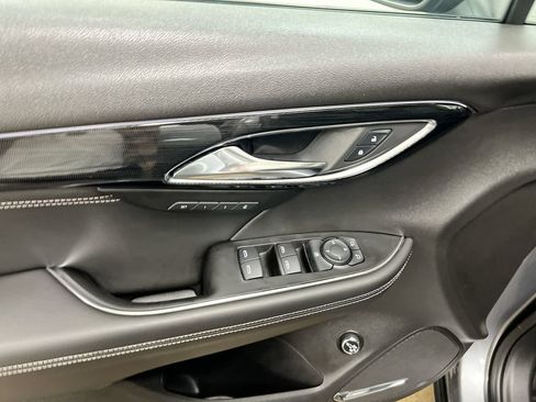 Used 2022 Buick Envision Essence w/ Technology Package I FWD image 21