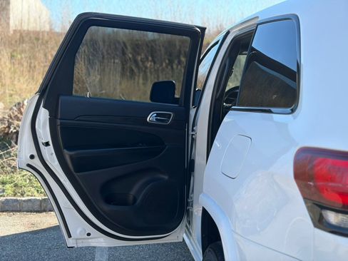 Used 2018 Jeep Grand Cherokee Altitude image 13