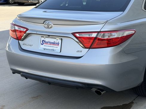 Used 2017 Toyota Camry SE FWD image 6