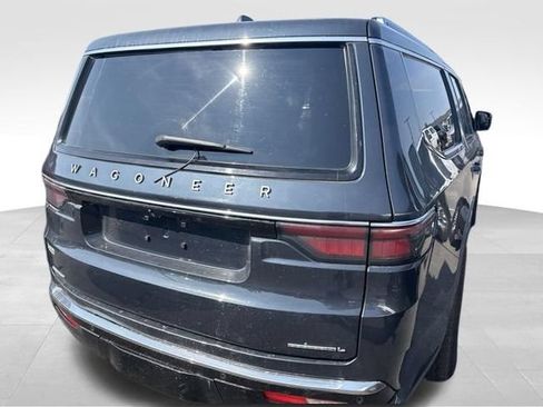 Used 2023 Jeep Wagoneer L Series III w/ Premium Group I AWD/4WD image 15