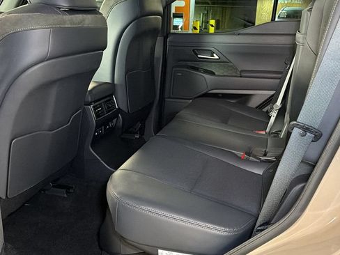 Used 2024 Lexus GX 550 AWD/4WD image 18