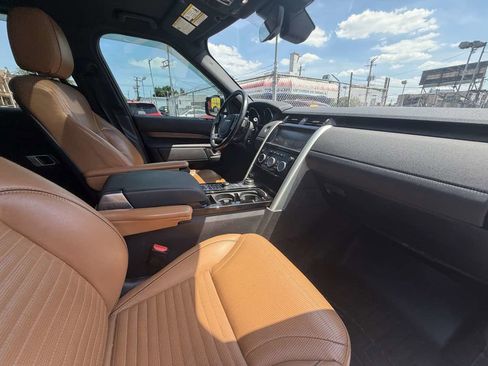 Used 2017 Land Rover Discovery HSE AWD/4WD image 29