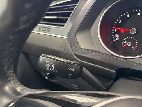 Used 2019 Volkswagen Tiguan SE w/ Panoramic Sunroof Package image 41