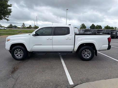 Used 2019 Toyota Tacoma SR5 AWD/4WD image 6