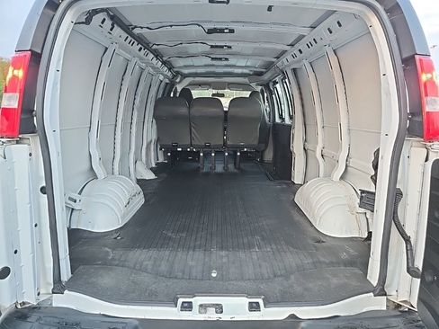 Used 2020 Chevrolet Express 3500 Extended w/ Driver Convenience Package RWD image 21