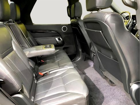 Used 2017 Land Rover Discovery SE image 28