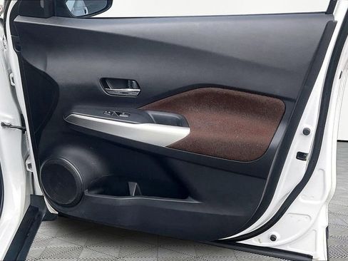 Used 2018 Nissan Kicks SR image 29