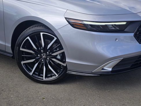 Used 2025 Honda Accord Touring image 9