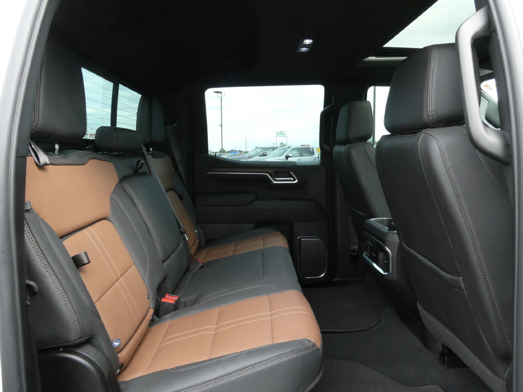 Certified 2025 Chevrolet Silverado 1500 High Country w/ Technology Package AWD/4WD image 16