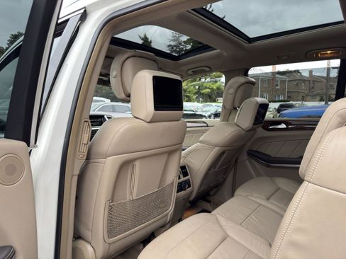 Used 2014 Mercedes-Benz GL 550 4MATIC image 33