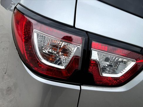 Used 2017 Chevrolet Traverse LT w/ Style and Technology Package image 23